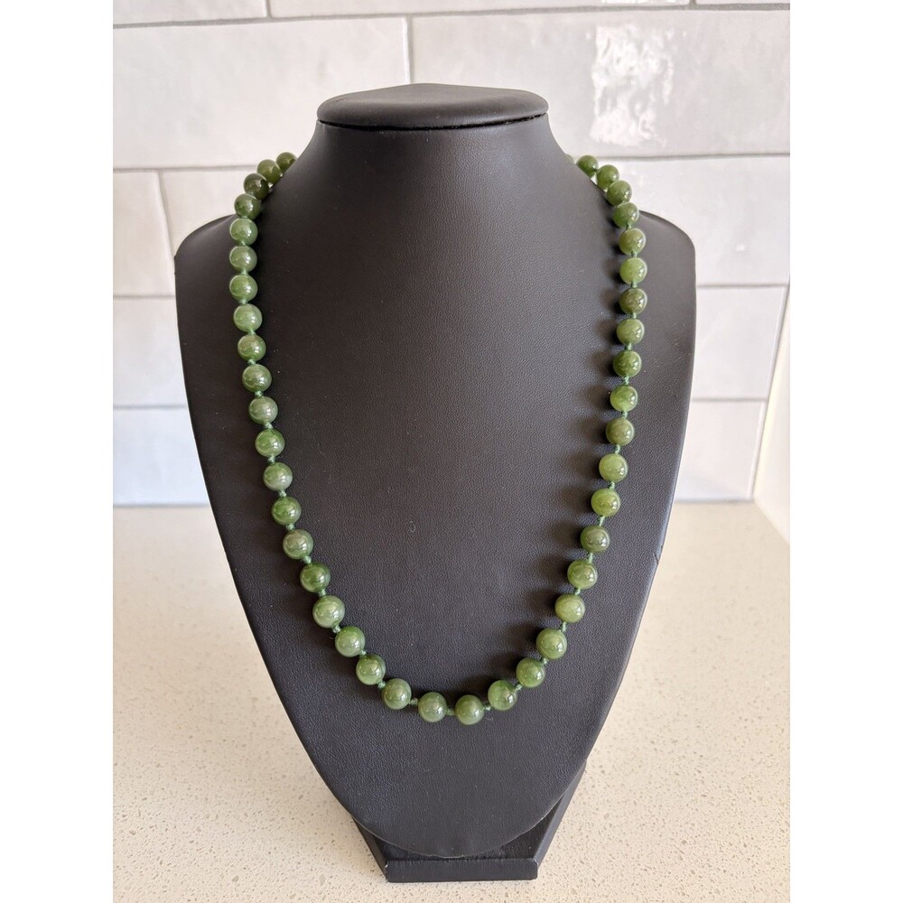 Vtg Hand-Knotted Spinach Green Nephrite Jade Beaded 18" Fishhook Clasp Necklace